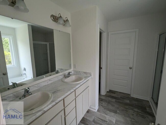 Building Photo - 114 Alcove Ct