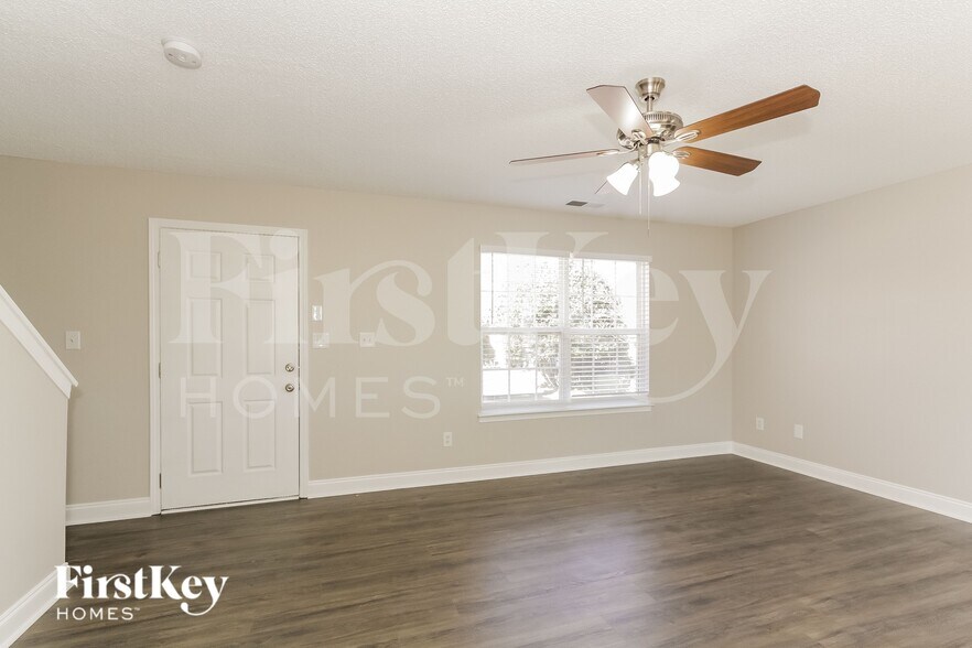 Building Photo - 441 1st Turn Ct SW