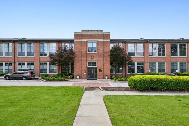 Primary Photo - 1261 Caroline St NE