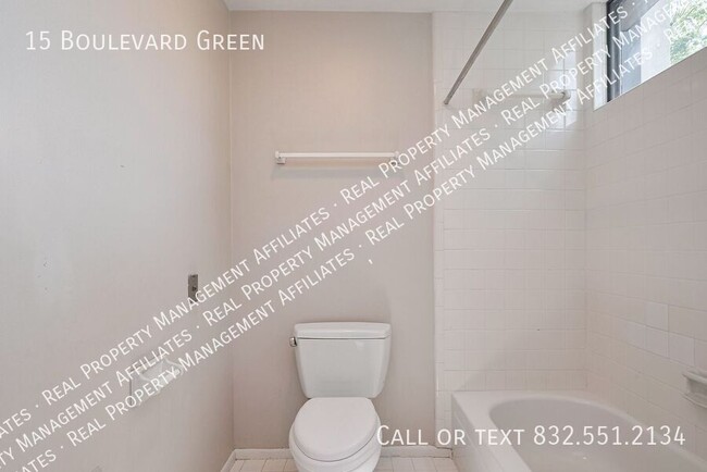 Building Photo - 15 Boulevard Green