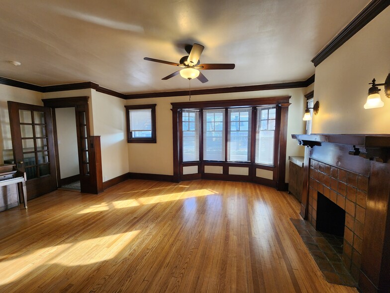 Livingroom (Empty) - 2107 N 51st St