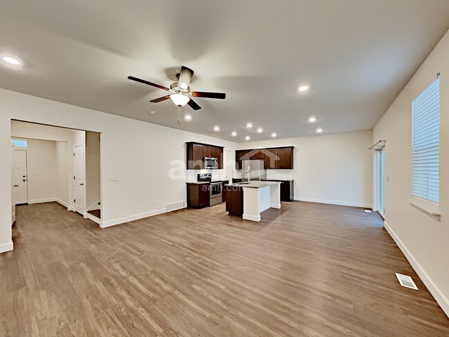 Building Photo - 2430 S Wild Horse Way