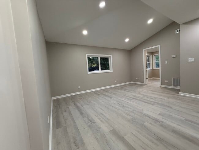 Building Photo - 337 Woodland Dr