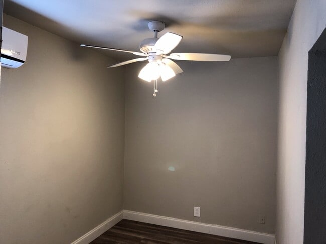 Building Photo - Down Town