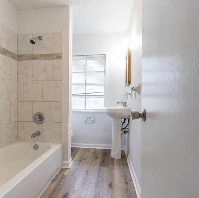 Building Photo - 629 13th Ave N