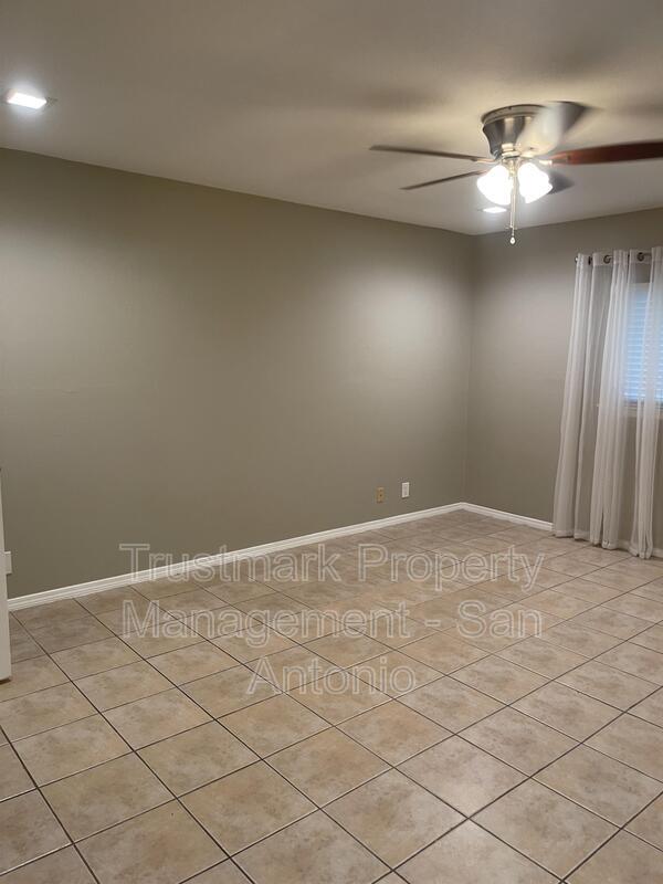 Building Photo - 8335 Bent Meadow Dr