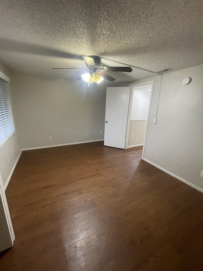 Building Photo - 5506 Pokeweed Ct