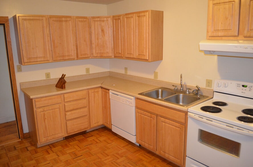 Building Photo - 5681 Fullview Heights Dr