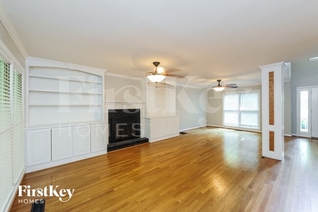 Building Photo - 6713 Thornwood Ct