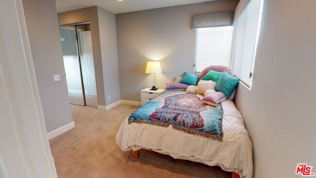 Building Photo - 12860 S Seaglass Cir