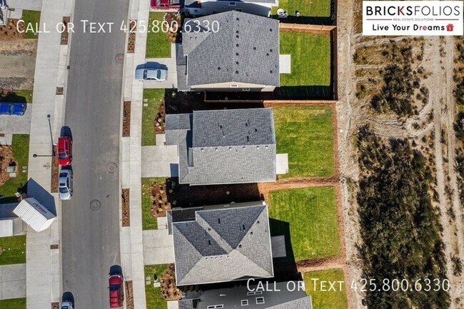 Building Photo - Inviting Home in Port Orchard with a Perfe...