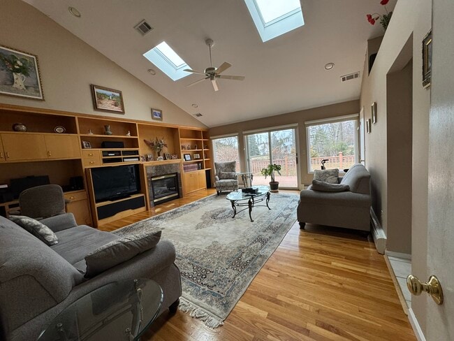 Building Photo - 5 Glenn Dr