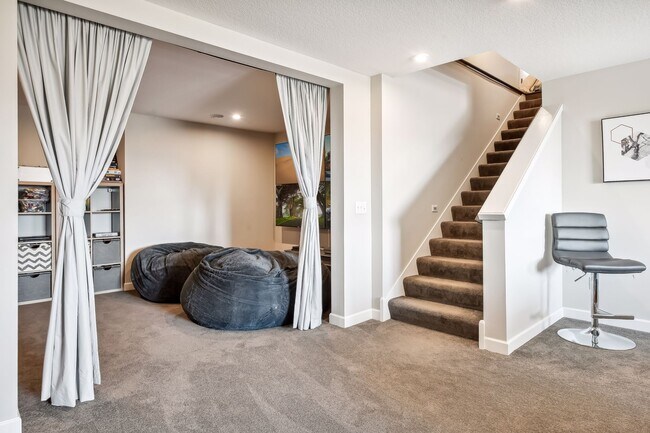 Building Photo - 2275 Lakeshore Point Dr N E