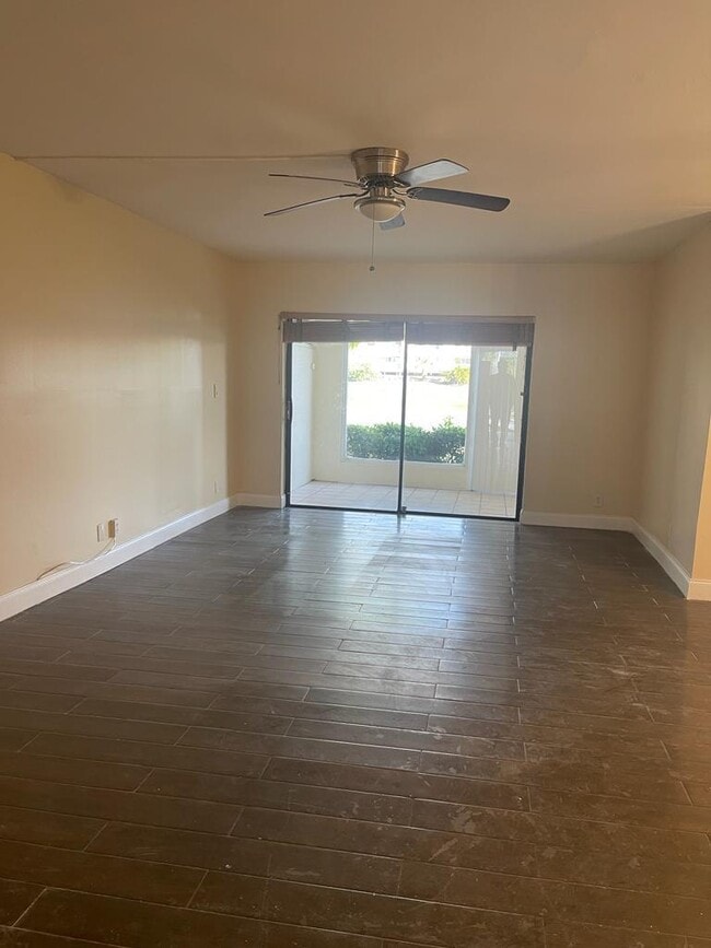 Building Photo - 6521 Racquet Club Dr