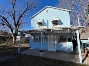 Building Photo - 205 Circle Ct