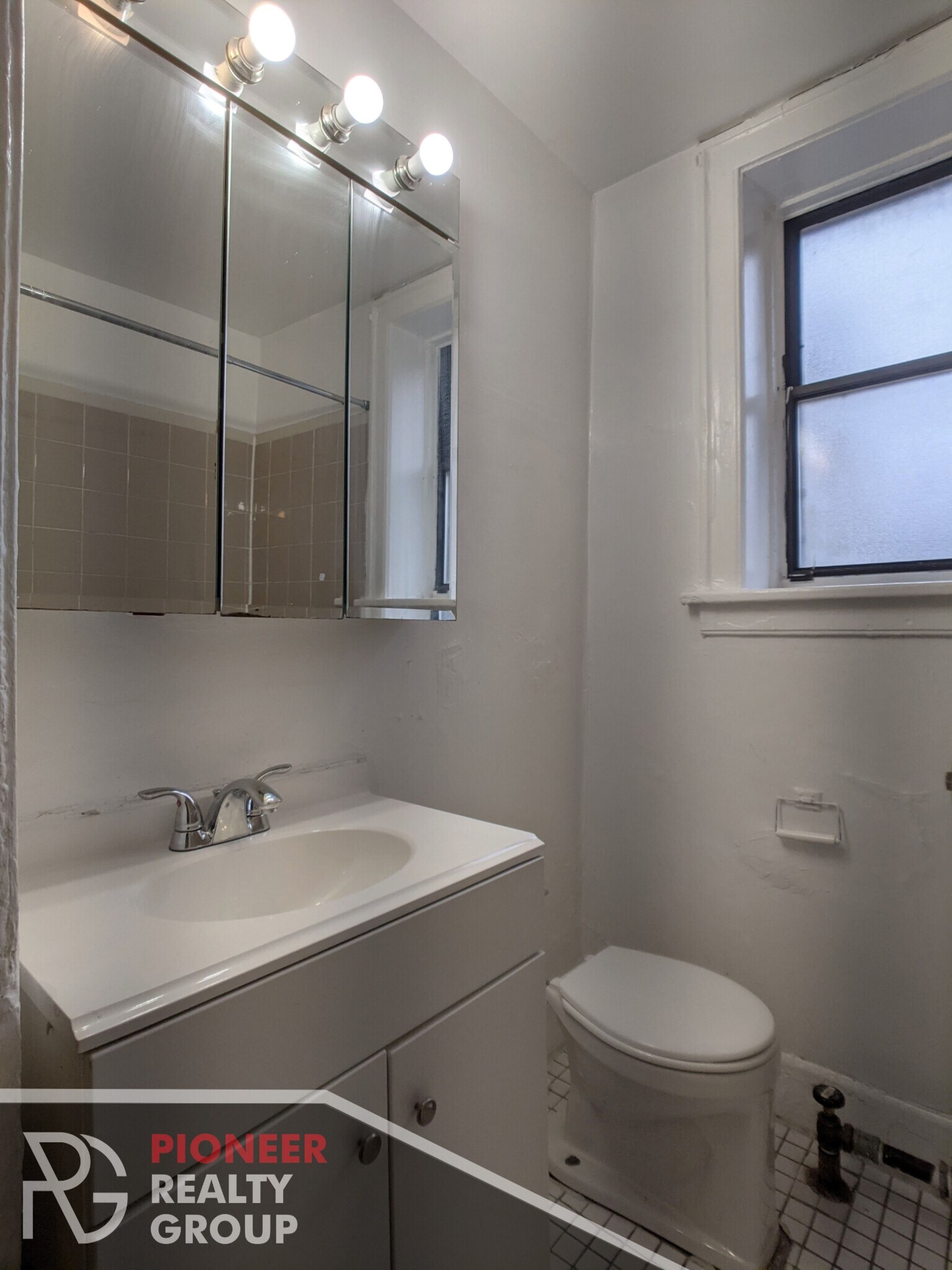 Building Photo - 705 W Belmont Ave