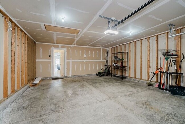 Building Photo - Beautifully Updated Carmel Ranch in Haverstick – Walk to Prairie Trace!