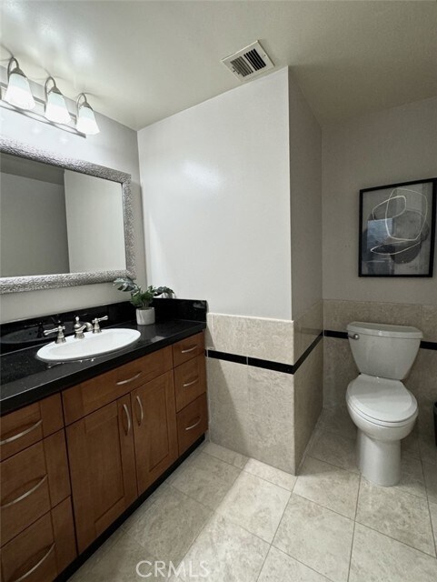 Building Photo - 525 E Seaside Way