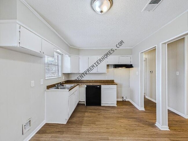 Building Photo - 6921 Knollwood Rd