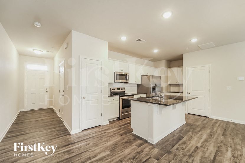 Building Photo - 9417 Village View Ct NW