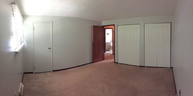 Building Photo - 2 Bedroom Townhouse in Shaler