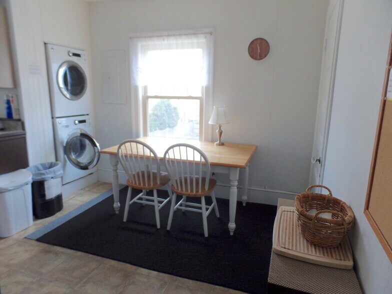 Building Photo - 34 Capen St