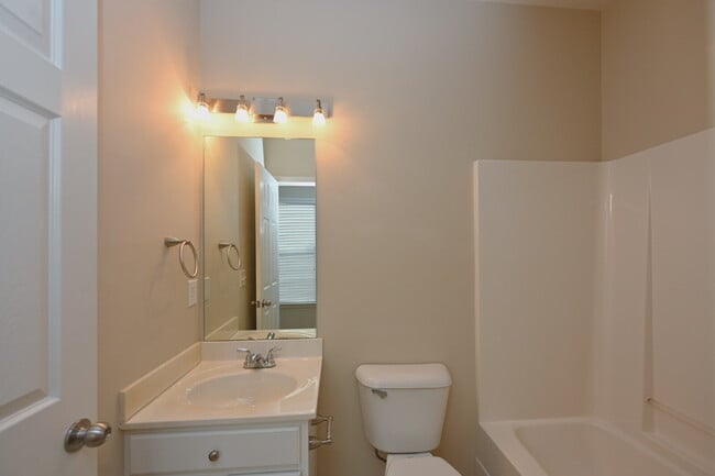 Building Photo - 2 BR Harbor Village Condo