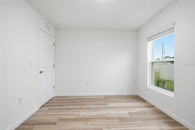 Building Photo - 3059 NE 20th Ter