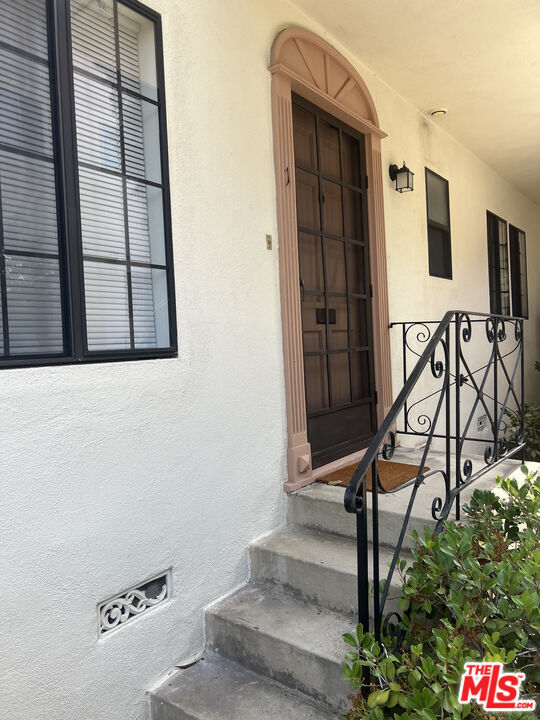 Building Photo - 1124 San Rafael Ave