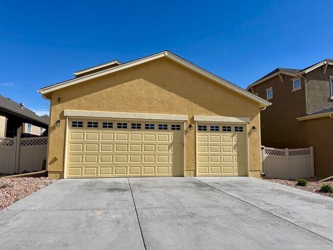 Building Photo - Wolf Ranch