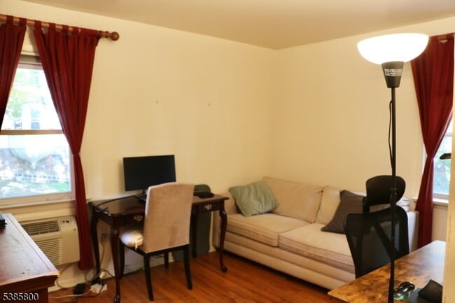 Building Photo - 46 Mt Kemble Ave