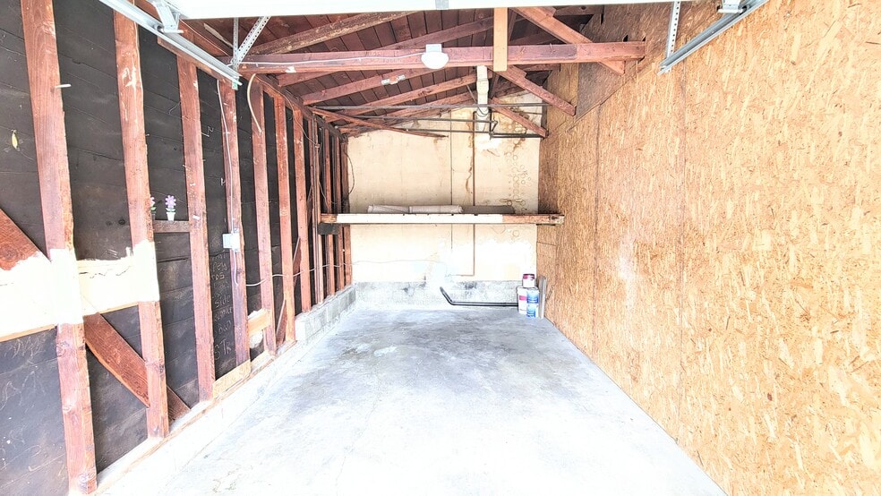 Garage inside - 4146 Redondo Beach Blvd