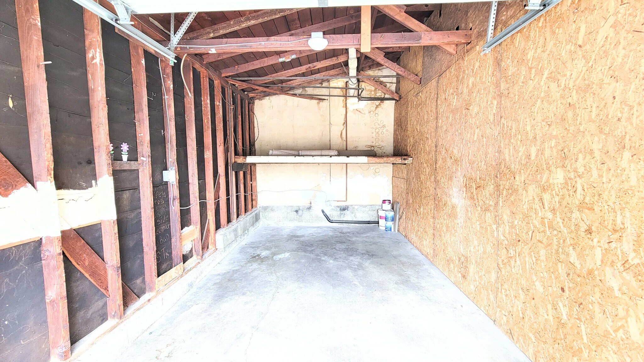Garage inside - 4146 Redondo Beach Blvd