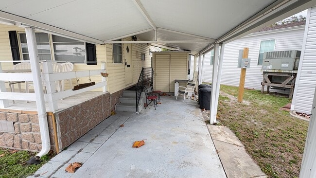 Building Photo - Beautiful 2 bedroom 2 bath mobile home for rent in 55+ community in south Tampa