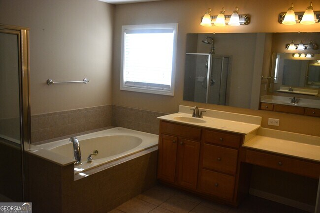 Building Photo - 7801 Waterlace Dr