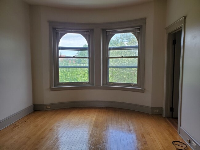 Building Photo - Charming One-Bedroom Apartment in Downtown Lancaster