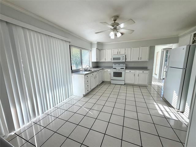 Building Photo - 4702 Spanish Trail