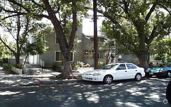 Building Photo - 400-420 N. Oakland Ave