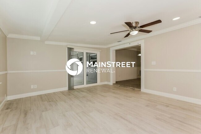 Building Photo - 3 Bedroom Pet-Friendly Home in BRANDON, FL with Main Street Renewal