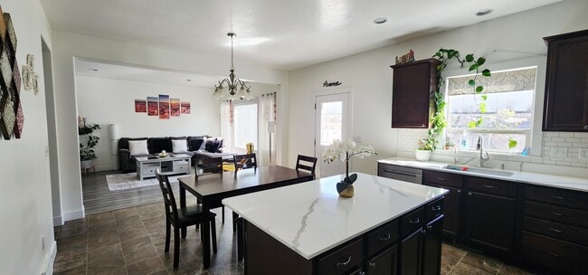 Building Photo - 5213 W Fortrose Dr