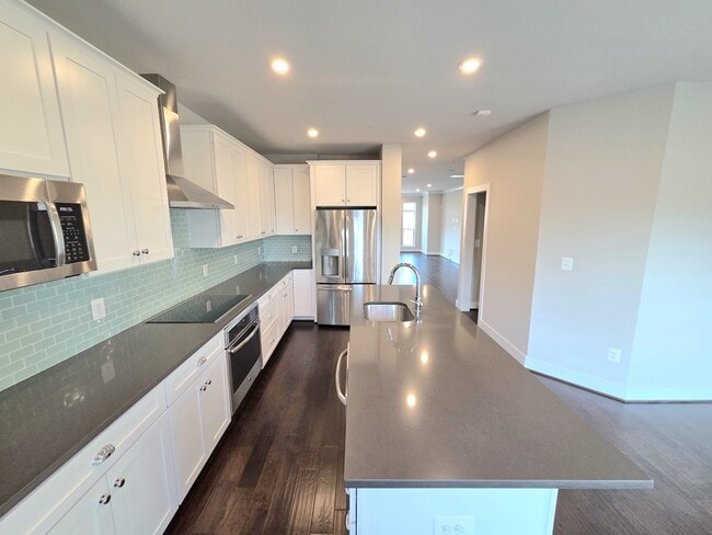 Building Photo - 820 Fern Pl NW