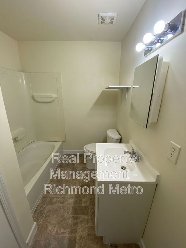 Building Photo - 5500 Stella Rd