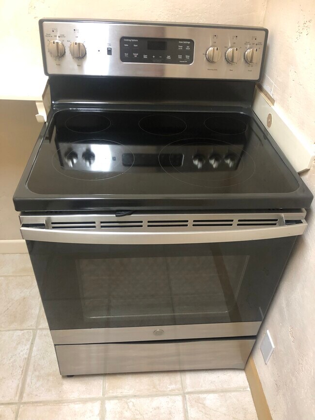 Glass-top stove - 18874 Meadowlark Ct