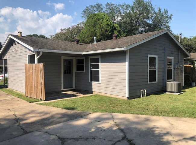 Building Photo - 2518 Thomas Ave