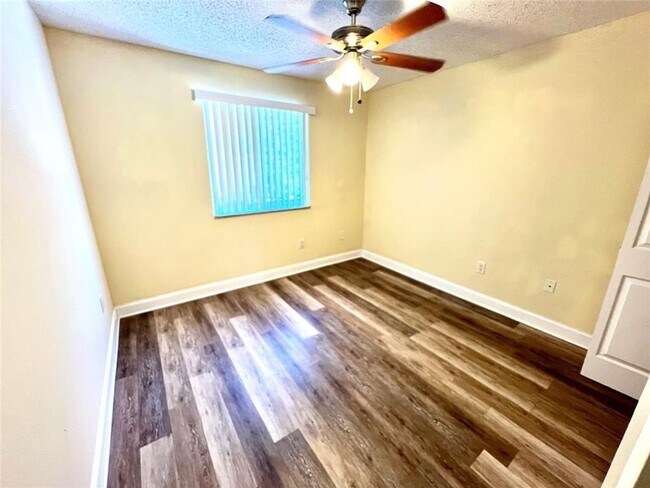 Building Photo - 7893 N Southwood Cir