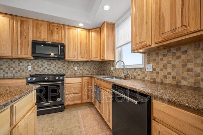 Building Photo - 868 E Sandusky Dr