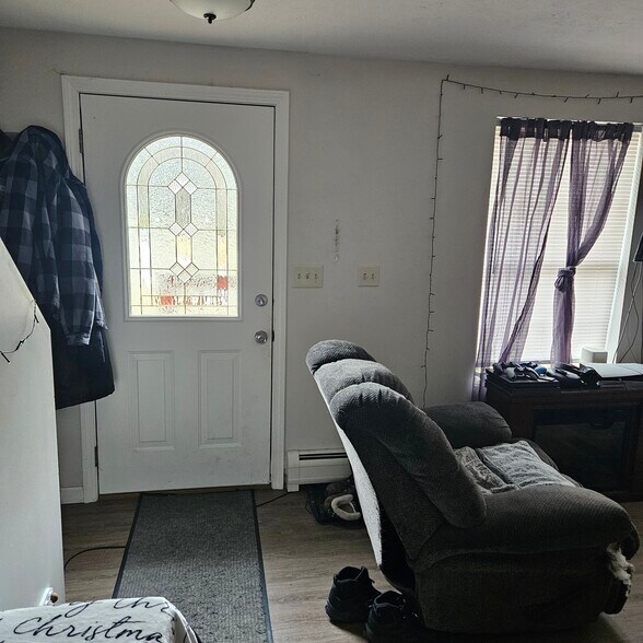 Building Photo - 137B Highrock Rd