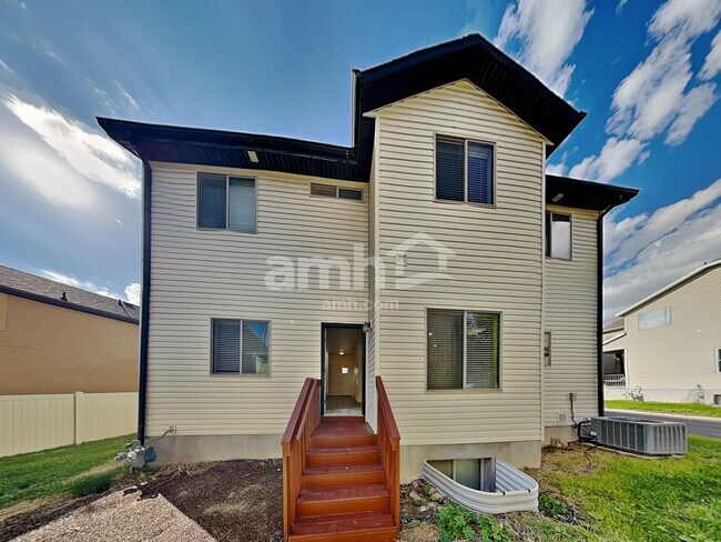 Building Photo - 4792 Addison Ave