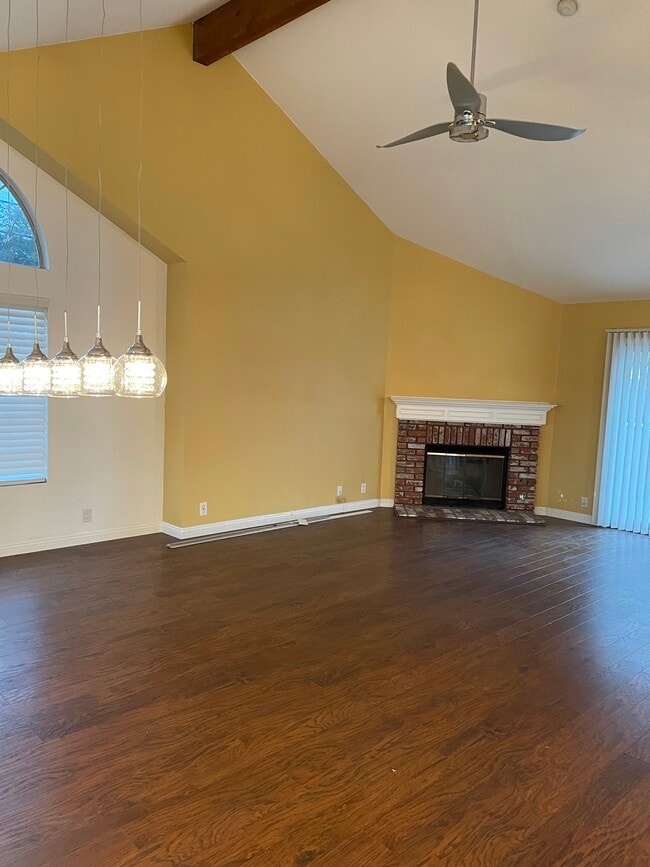 Living room - 2703 Grant Ave