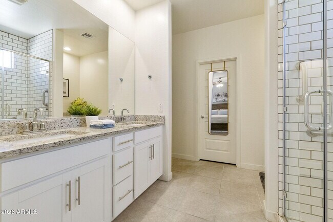 Building Photo - 2930 N Raven